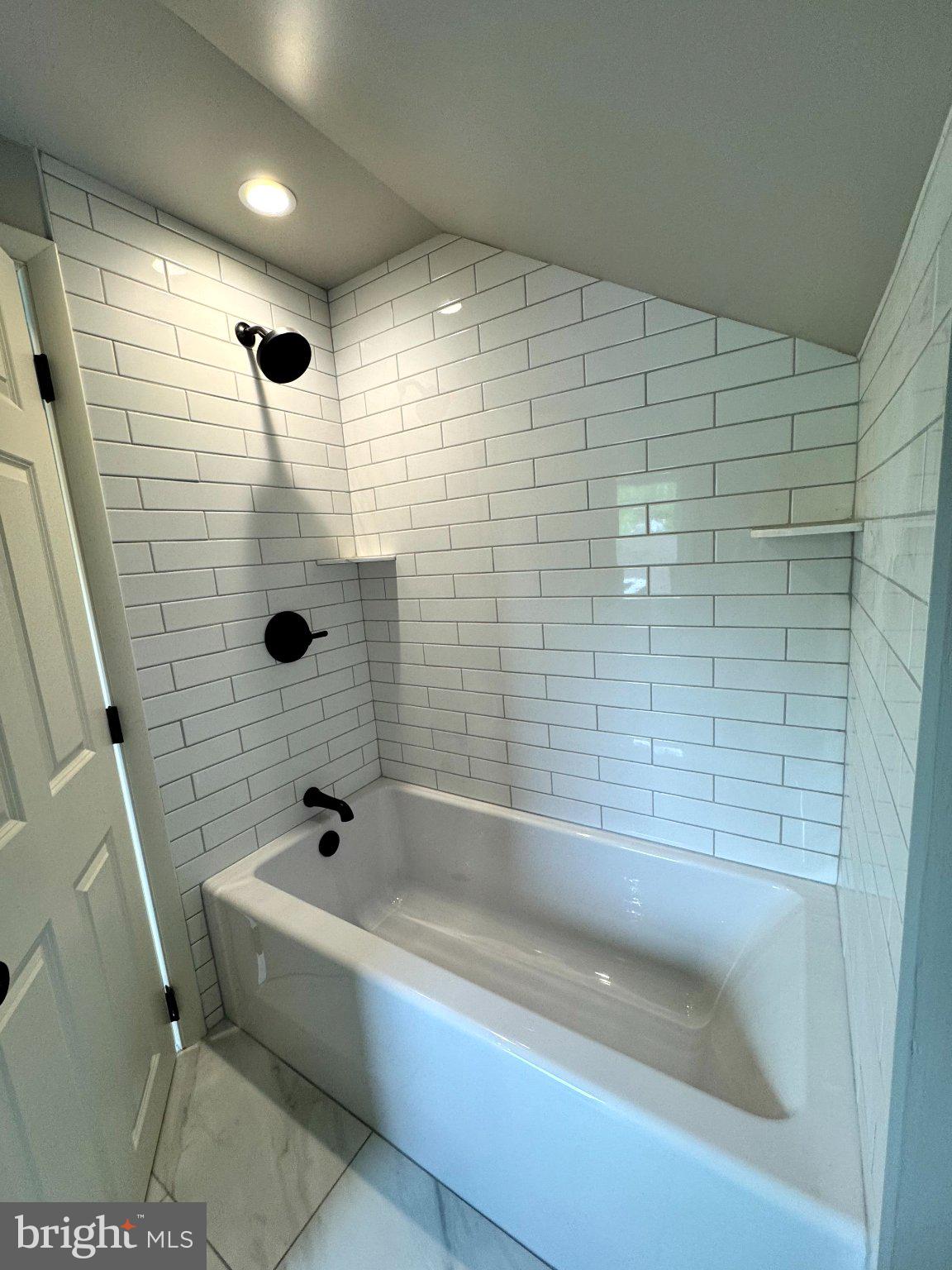 MEETINGHOUSE VIL - Residential