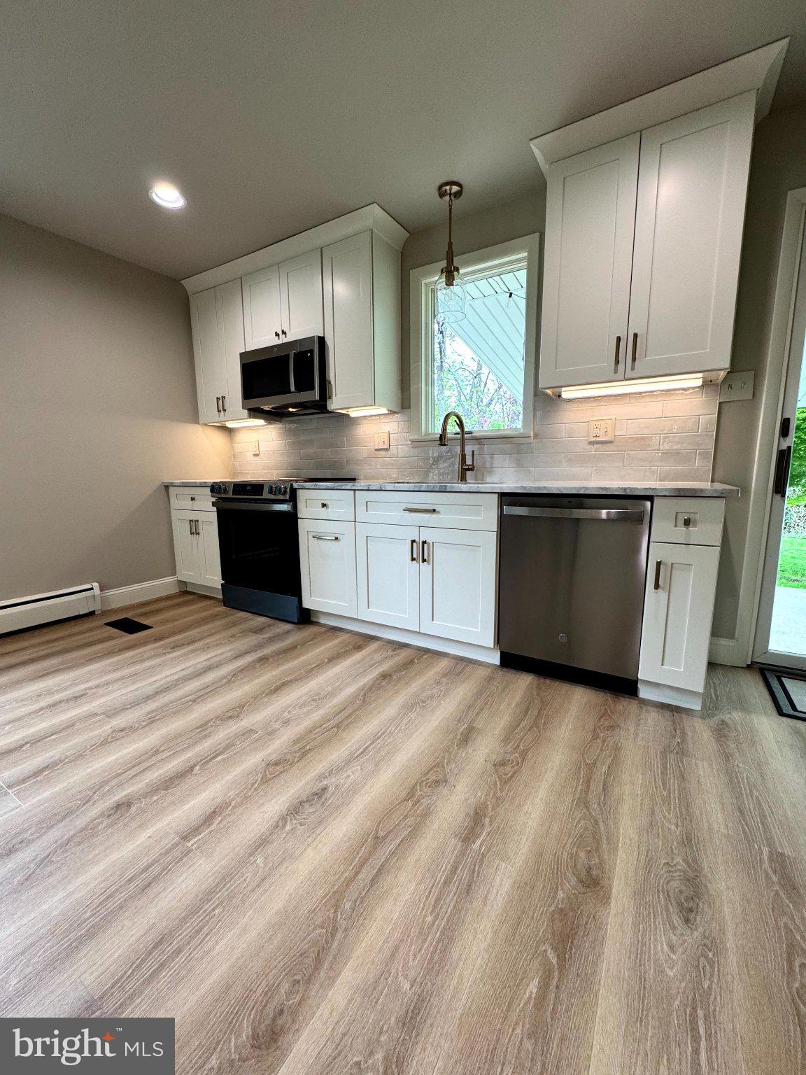 MEETINGHOUSE VIL - Residential