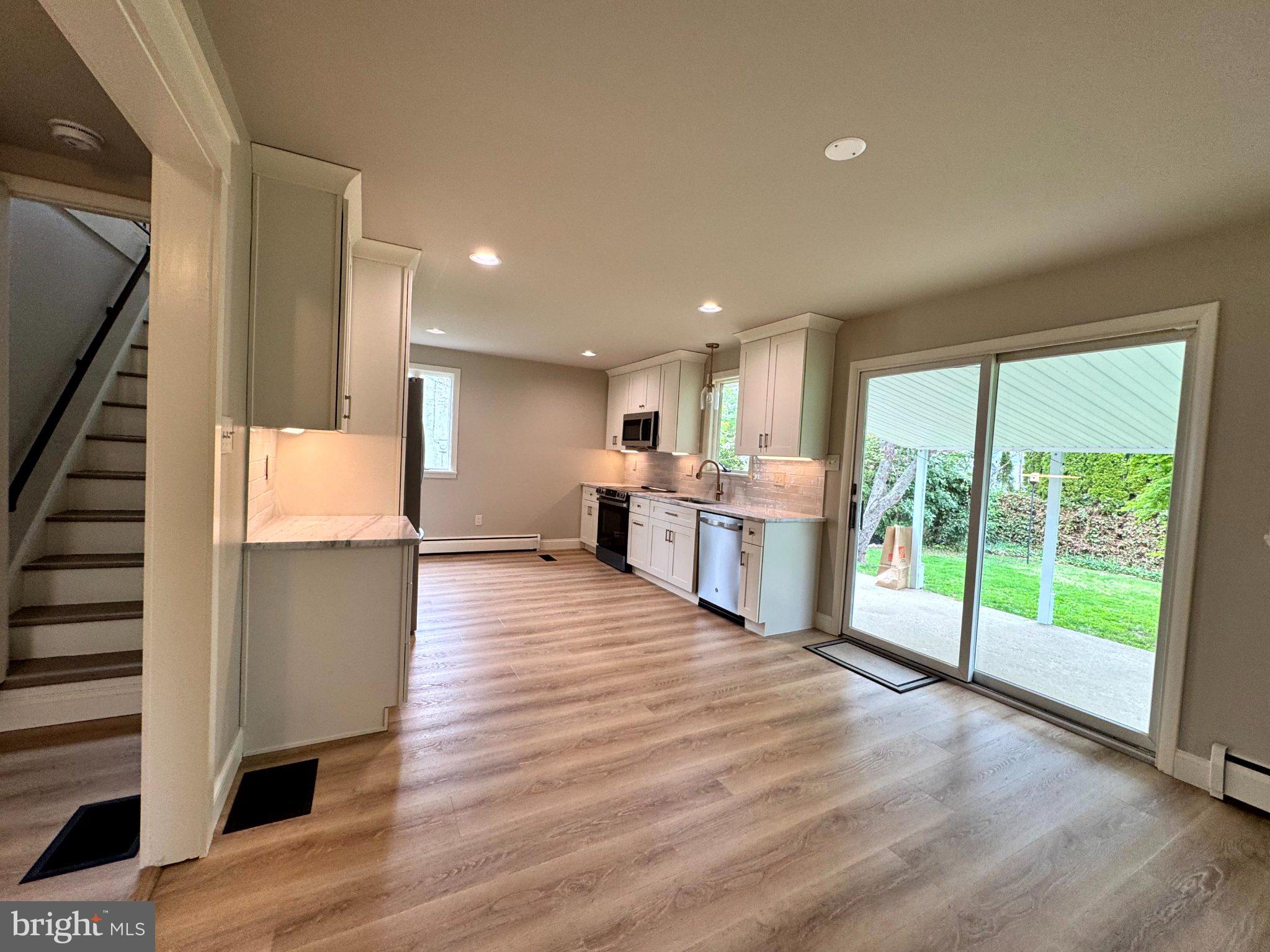 MEETINGHOUSE VIL - Residential