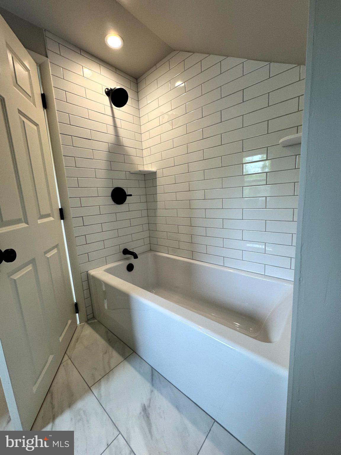 MEETINGHOUSE VIL - Residential