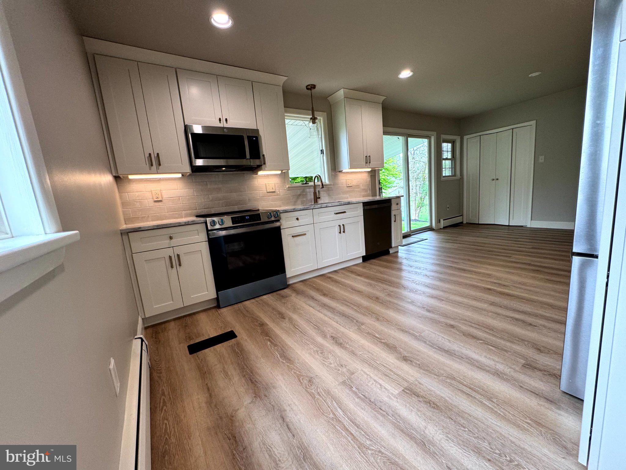 MEETINGHOUSE VIL - Residential