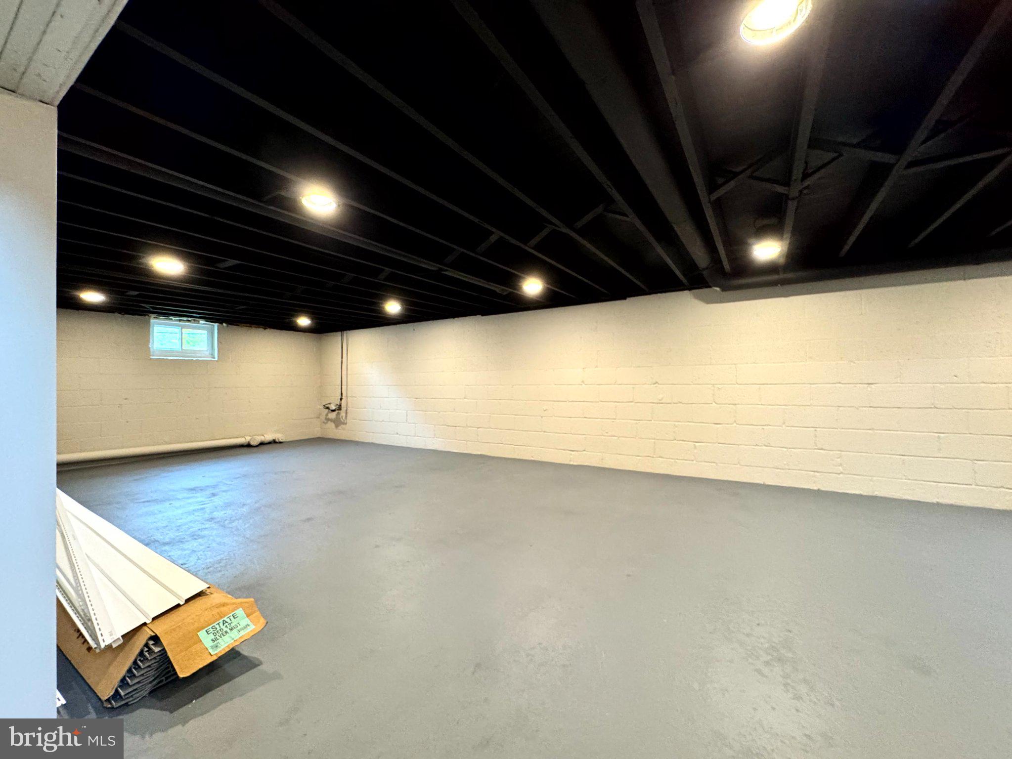 MEETINGHOUSE VIL - Residential