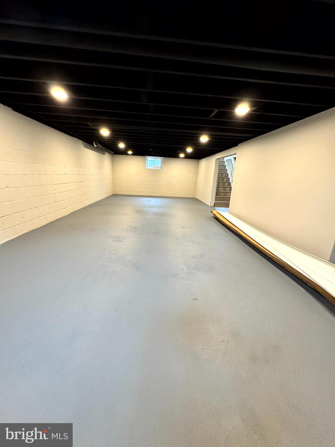 MEETINGHOUSE VIL - Residential