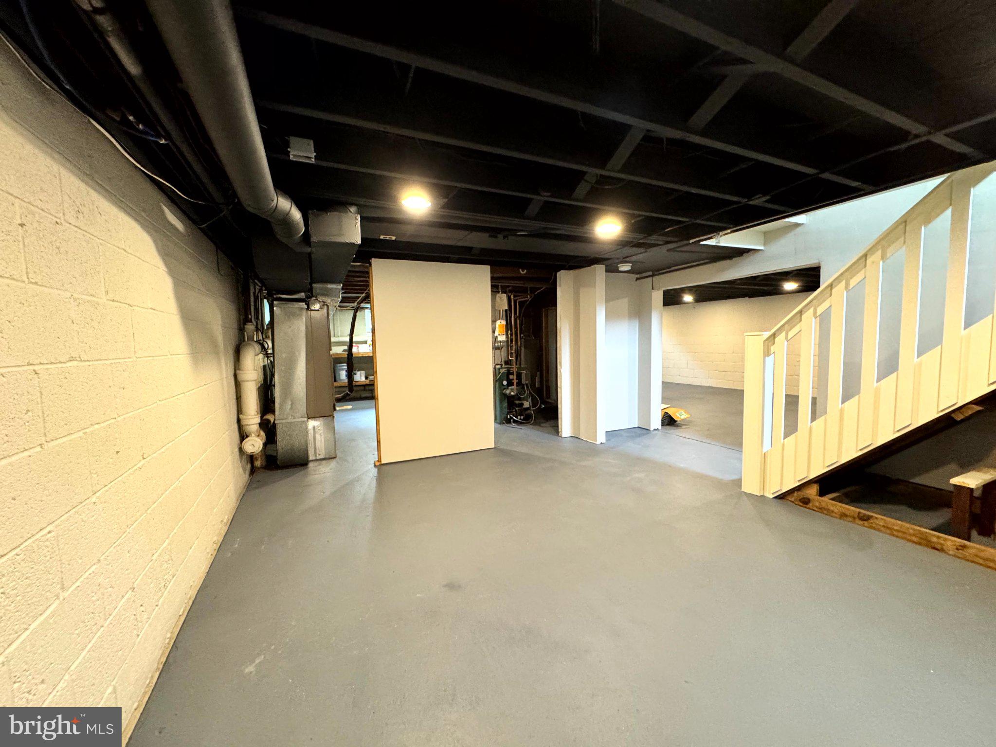 MEETINGHOUSE VIL - Residential