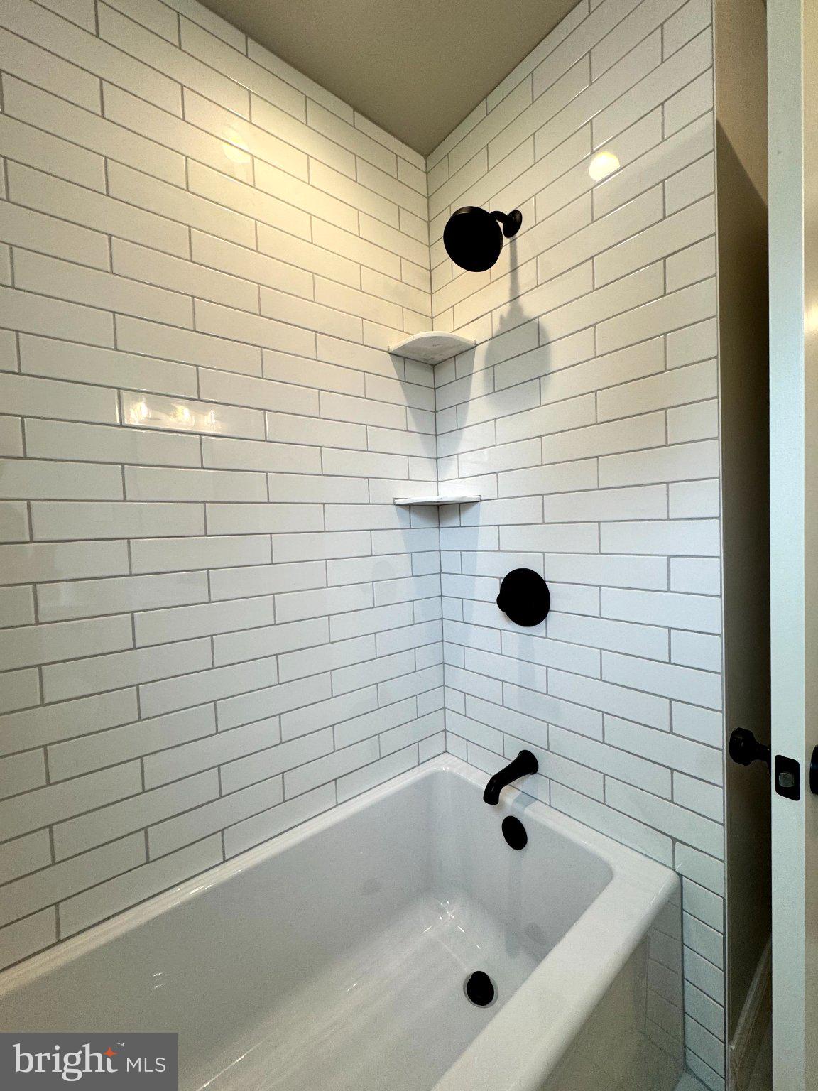 MEETINGHOUSE VIL - Residential