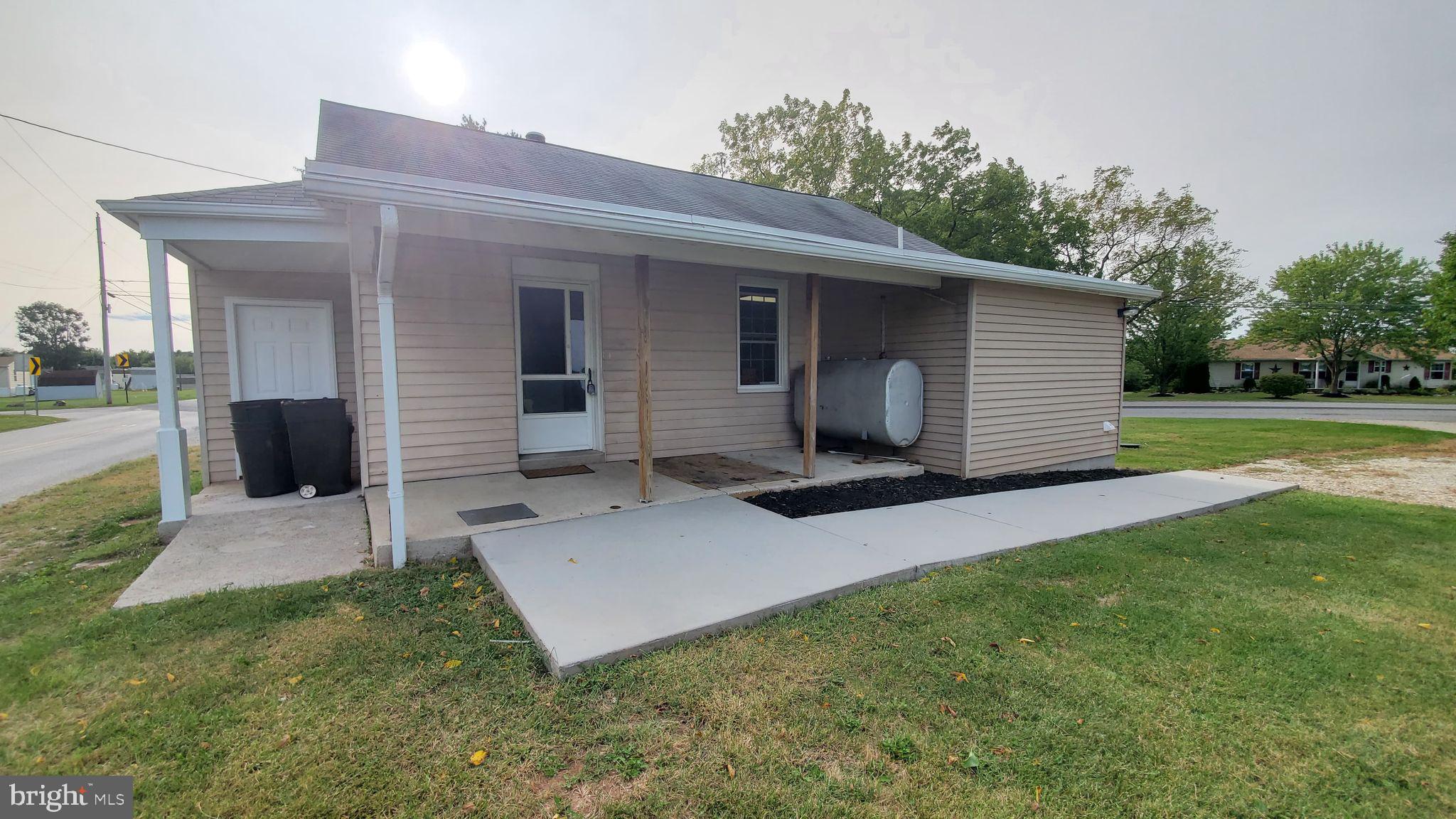 Cozy 3 bedroom home in a rural setting in Conewago Valley School District. Brand New carpeting, 3 small bedrooms, 1 full bathroom that features the washer and dryer hookups. Stand up Shower only. Eat in kitchen. Shed in backyard offers tons of storage space as well.
