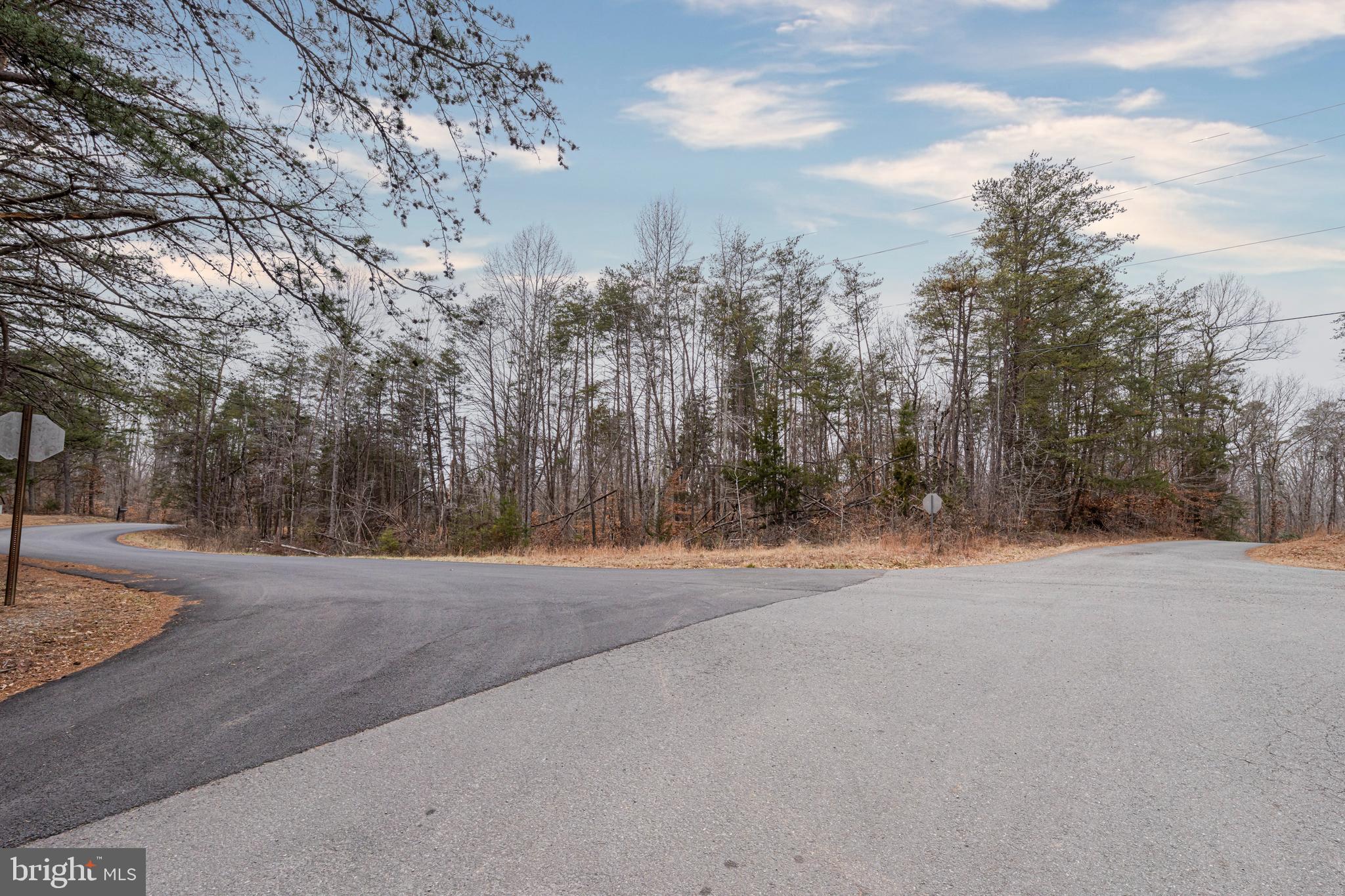 HARTLAKE ESTATES - Land