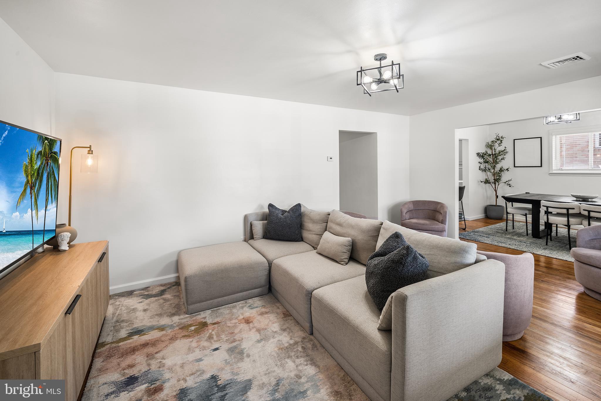 2518 W ELM STREET