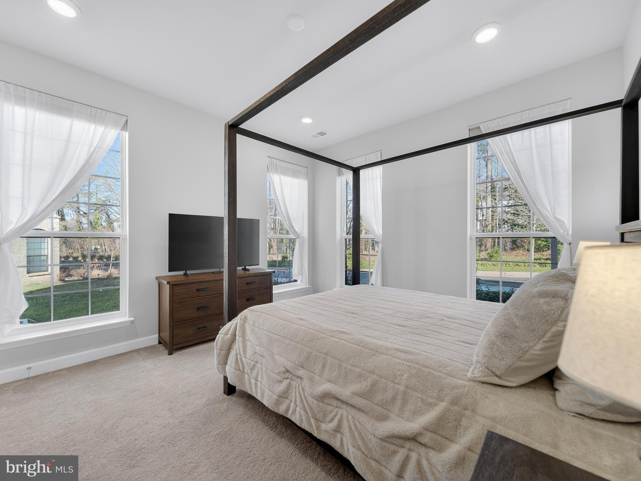 4380 FAIR LAKES COURT