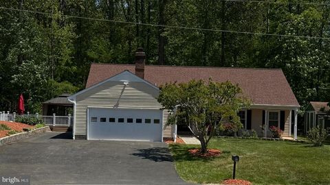 Photo of 14791 Conway Drive, MANASSAS, VA 20112 (MLS # VAPW2119764)