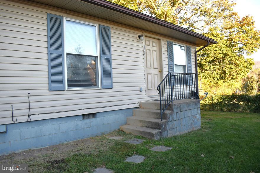 Cute 1 bedroom, 1 bath apartment.  New HVAC system.  No Pets, No Smoking (even on premises), Credit score of 600+, Landlord will take care of mowing lawn.  Tenant responsible for all utilities.