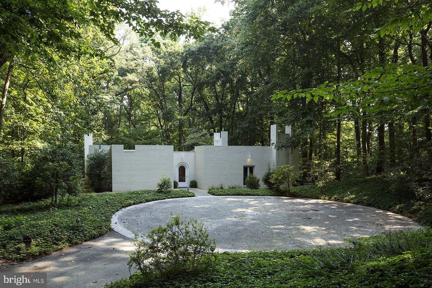 Extraordinary single-level Modernist estate designed by renowned architect on 2+ secluded acres, surrounded by additonal acreage of protected woodlands. Featuring French dr access to outdoors from every rm, 4 bedrooms, 3 baths, stunning skylights, grmt kitchen w/ granite & cherrywood, hrdwd & slate flrs, 3 outdoor patios. Spectacular setting within minutes from downtown McLean, Tysons & DC.