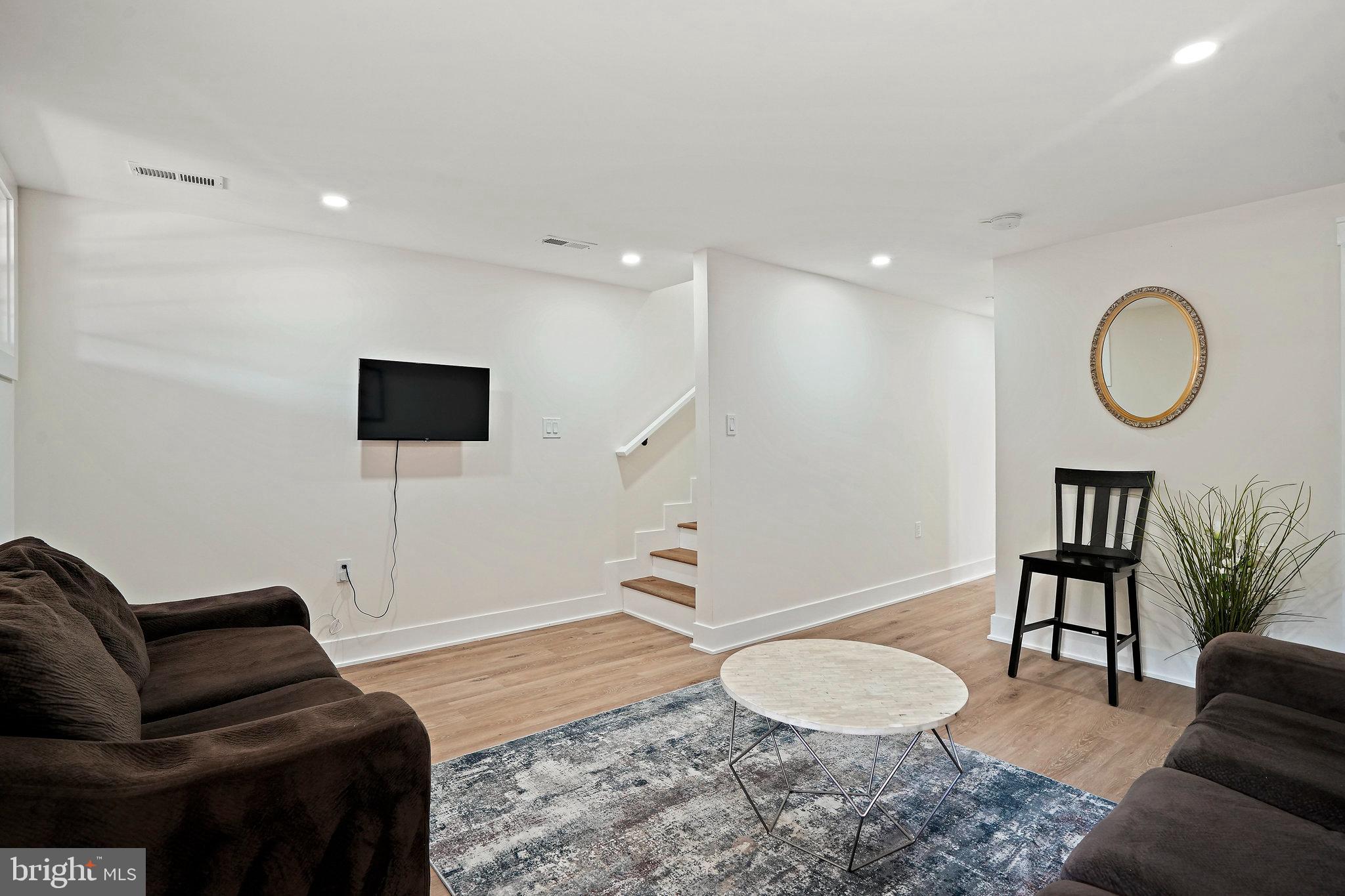 CAPITOL HILL - Residential