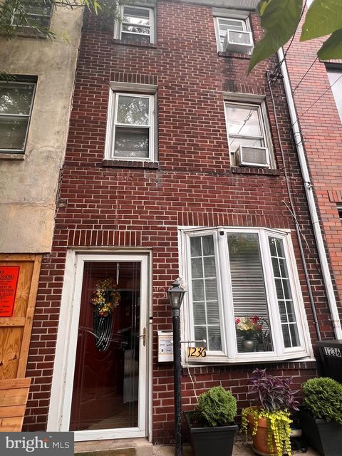 Townhouse For Sale - 1236 N Howard Street<br/> PHILADELPHIA, PA 19122