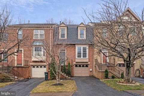 Photo of 4007 Murdstone Court, FAIRFAX, VA 22033 (MLS # VAFX2292672)