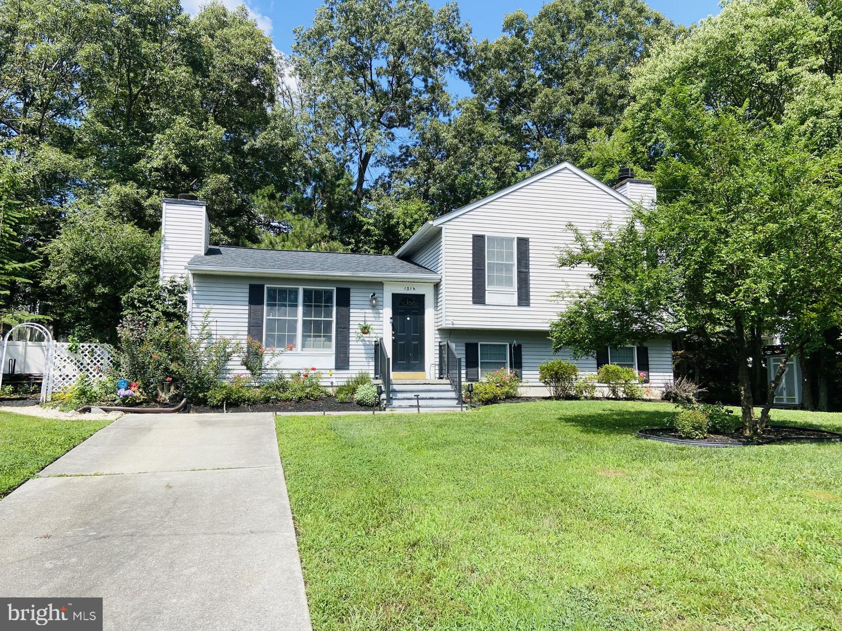 DELMONT STATION - Residential Lease