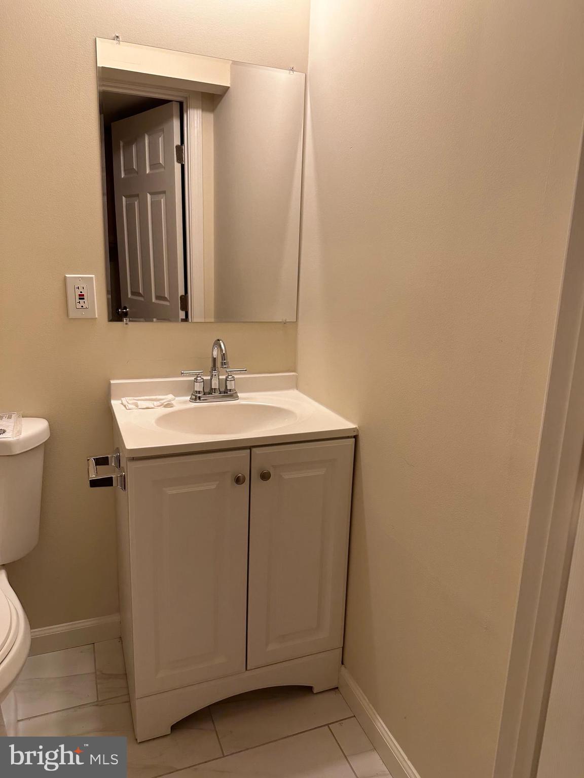 DELMONT STATION - Residential Lease