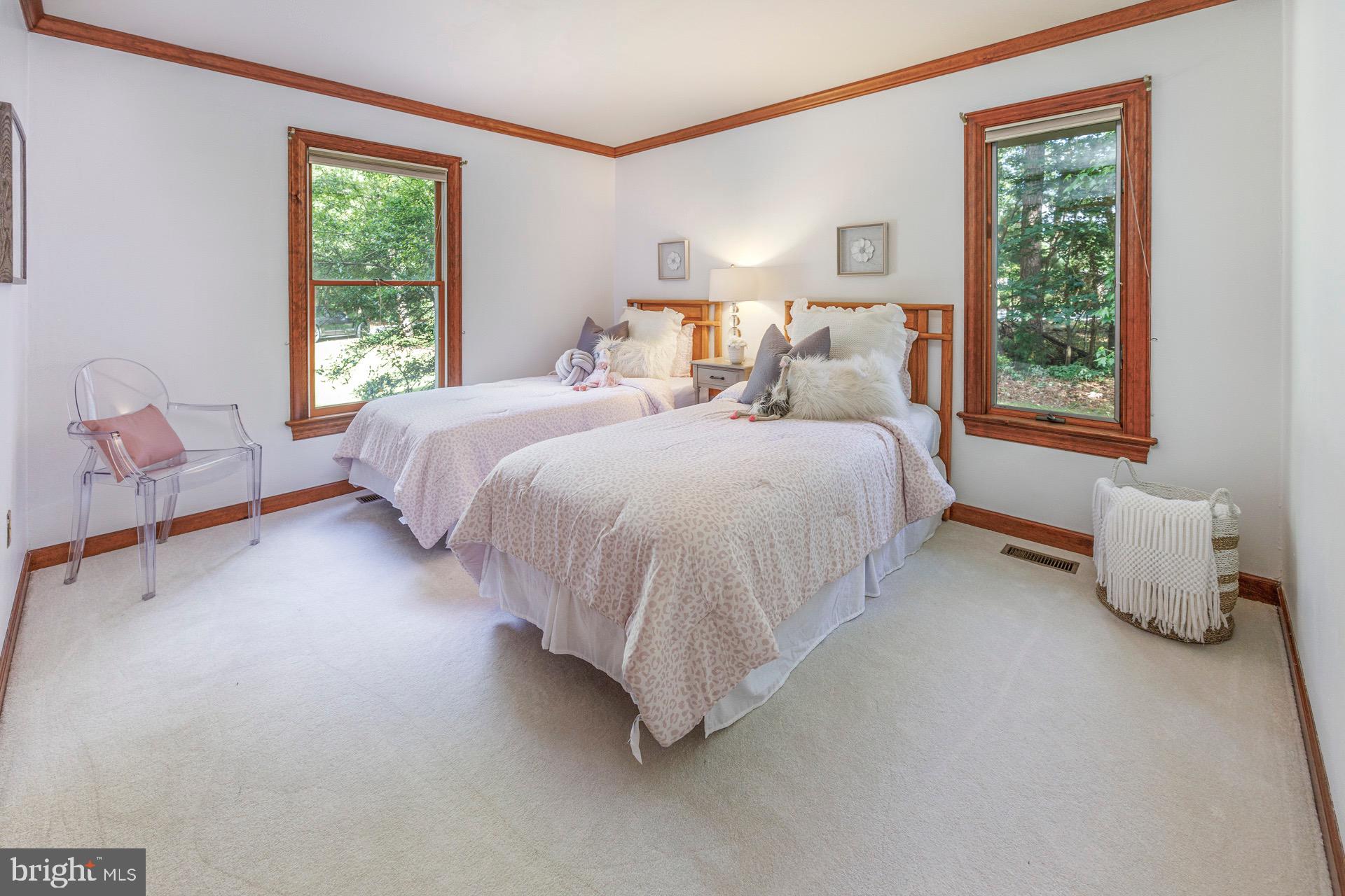 DEEP NECK - Residential