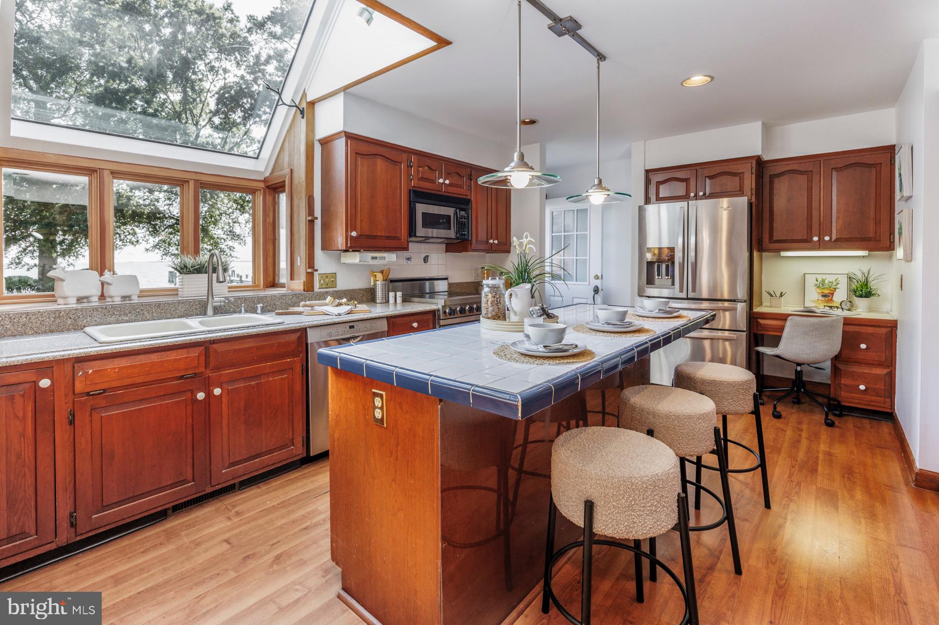 DEEP NECK - Residential