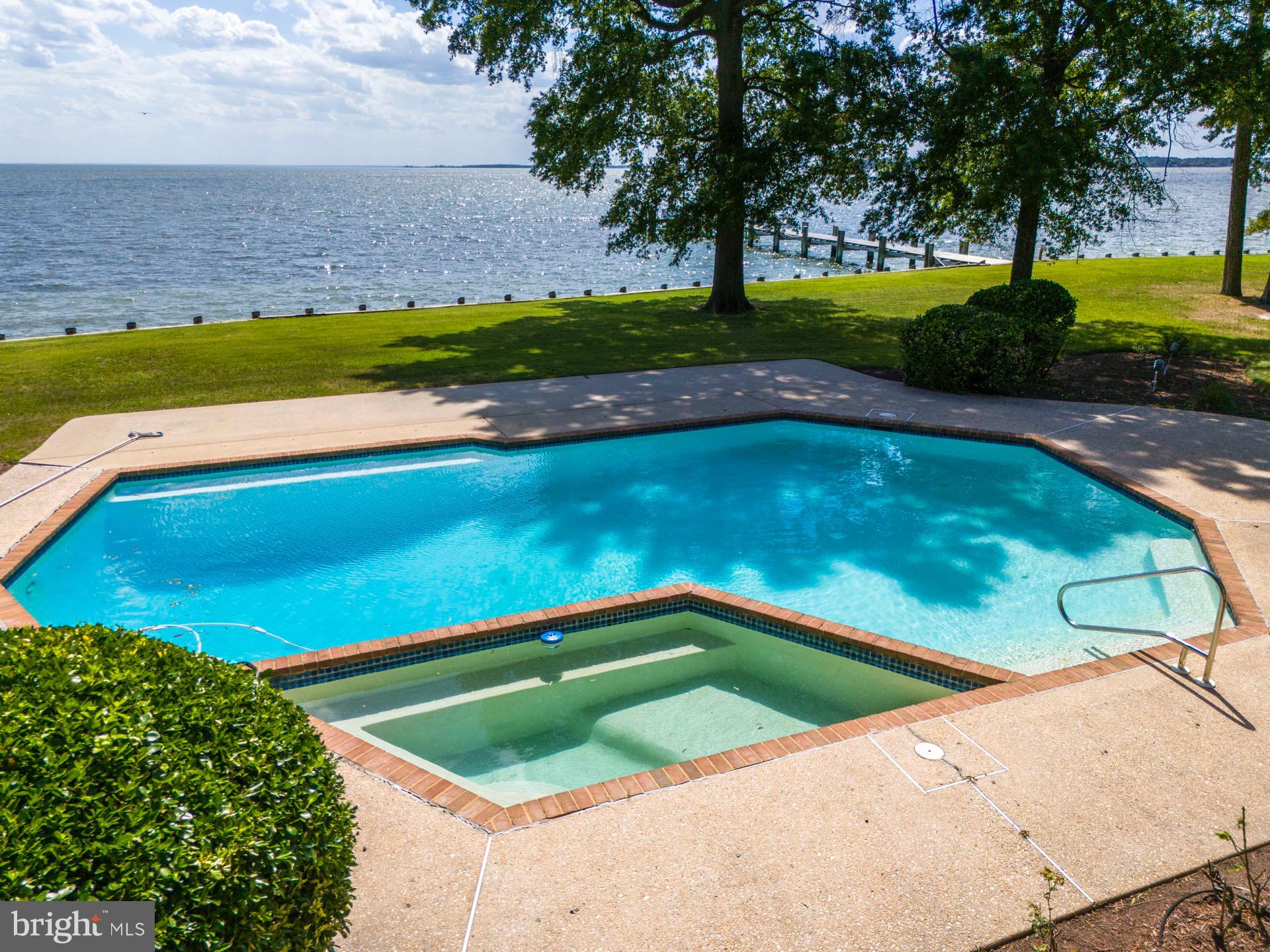 DEEP NECK - Residential