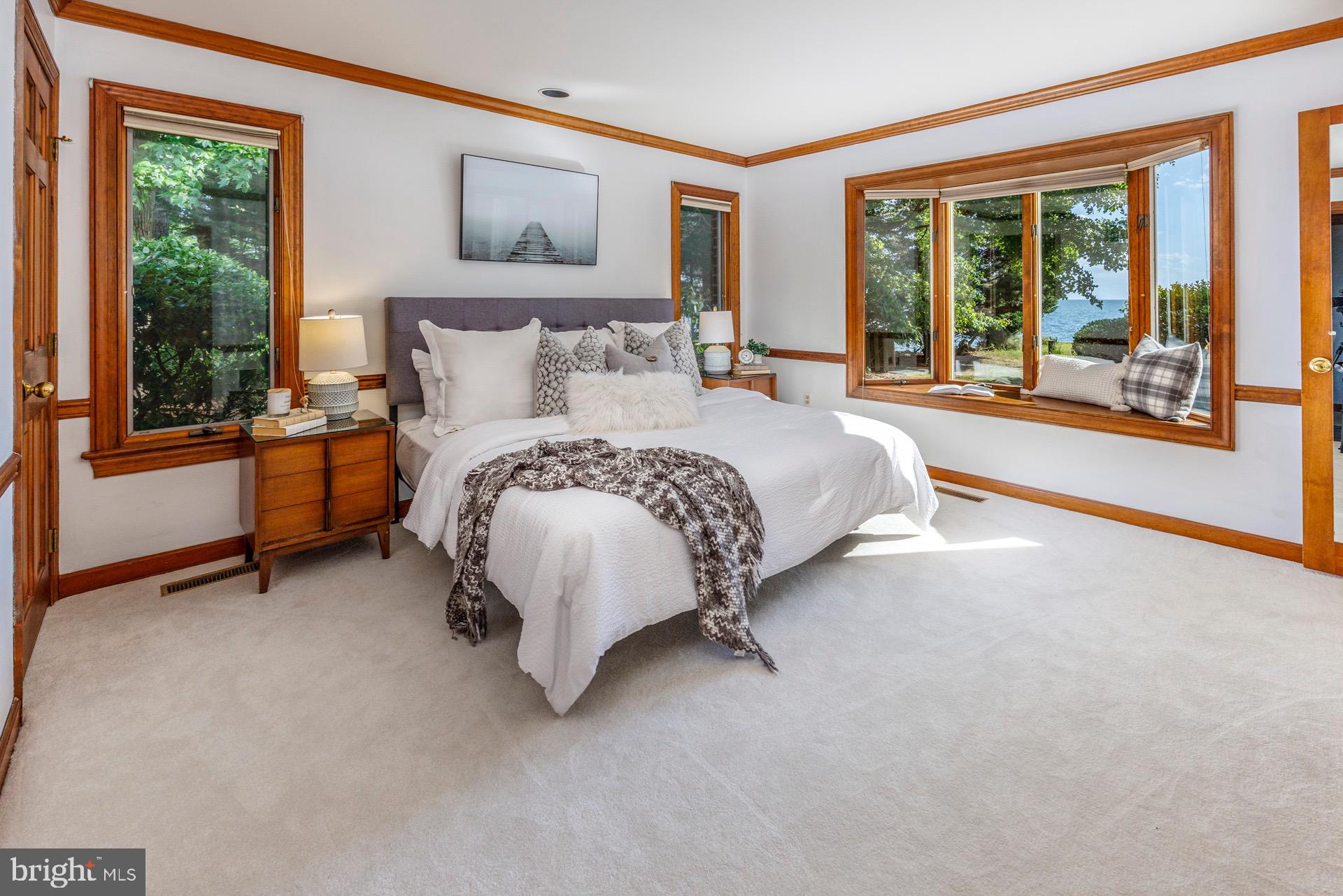 DEEP NECK - Residential