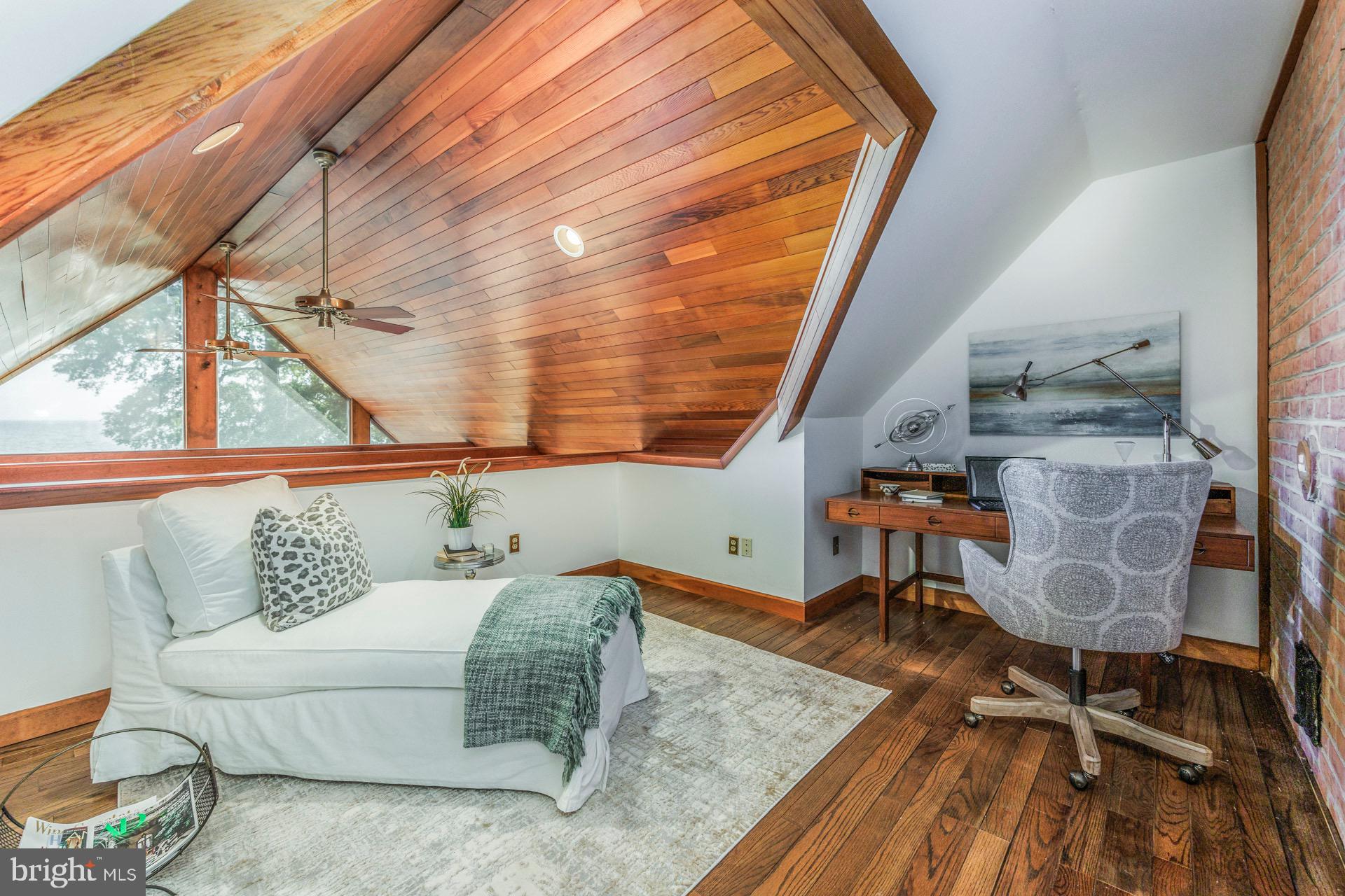 DEEP NECK - Residential