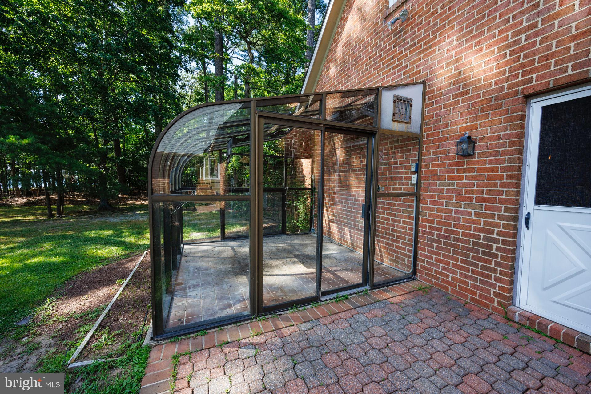 DEEP NECK - Residential