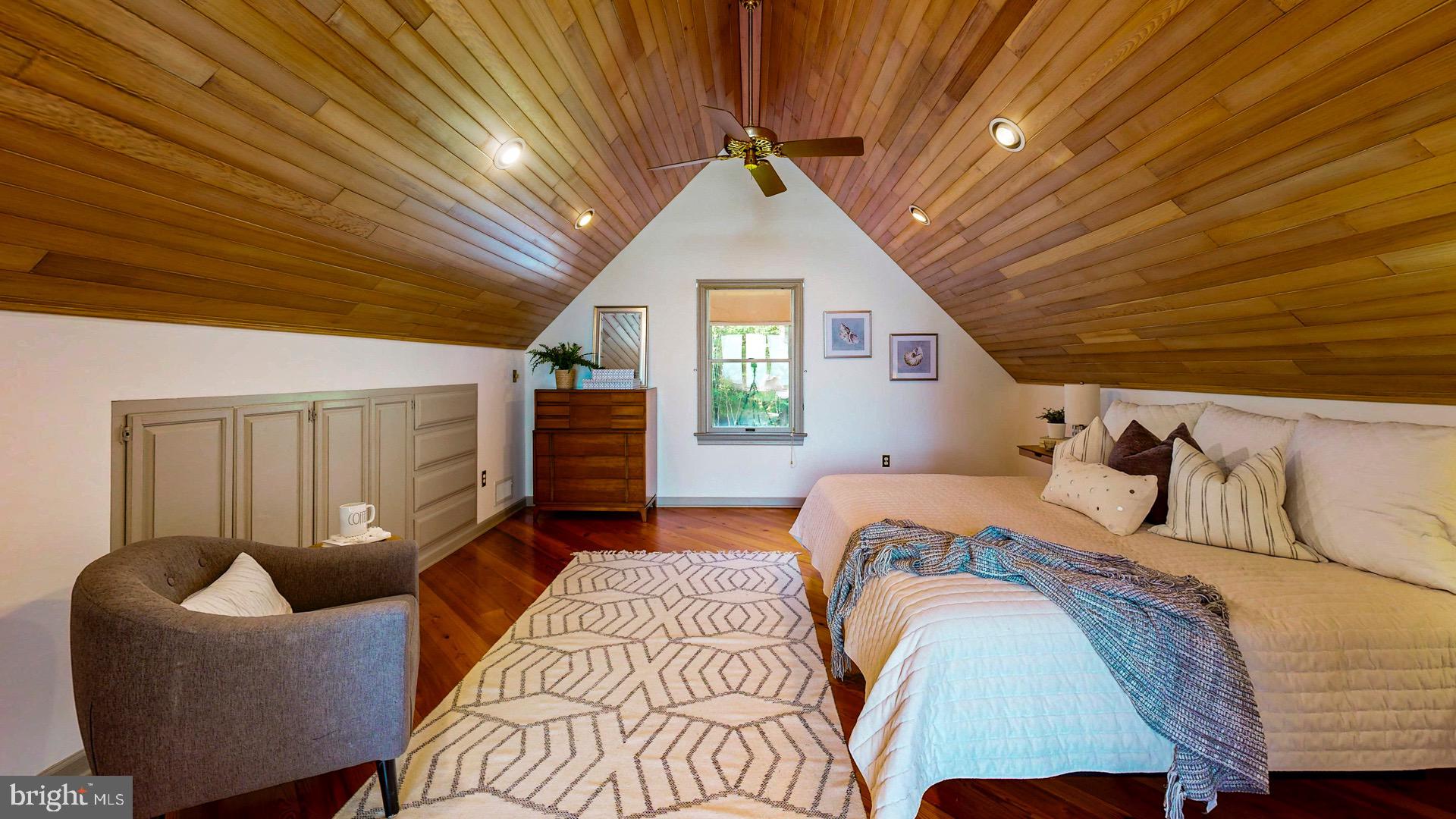 DEEP NECK - Residential