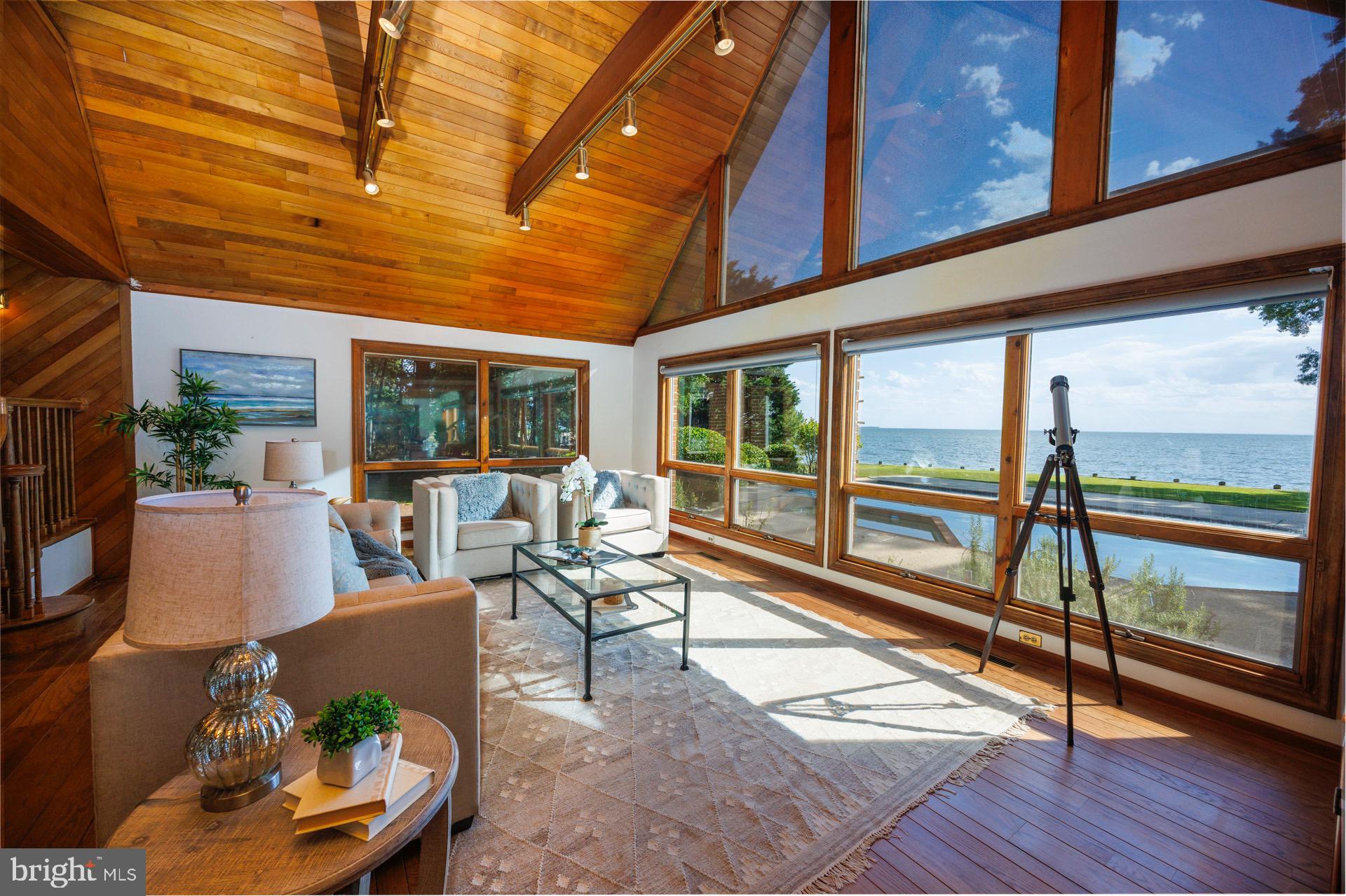 DEEP NECK - Residential