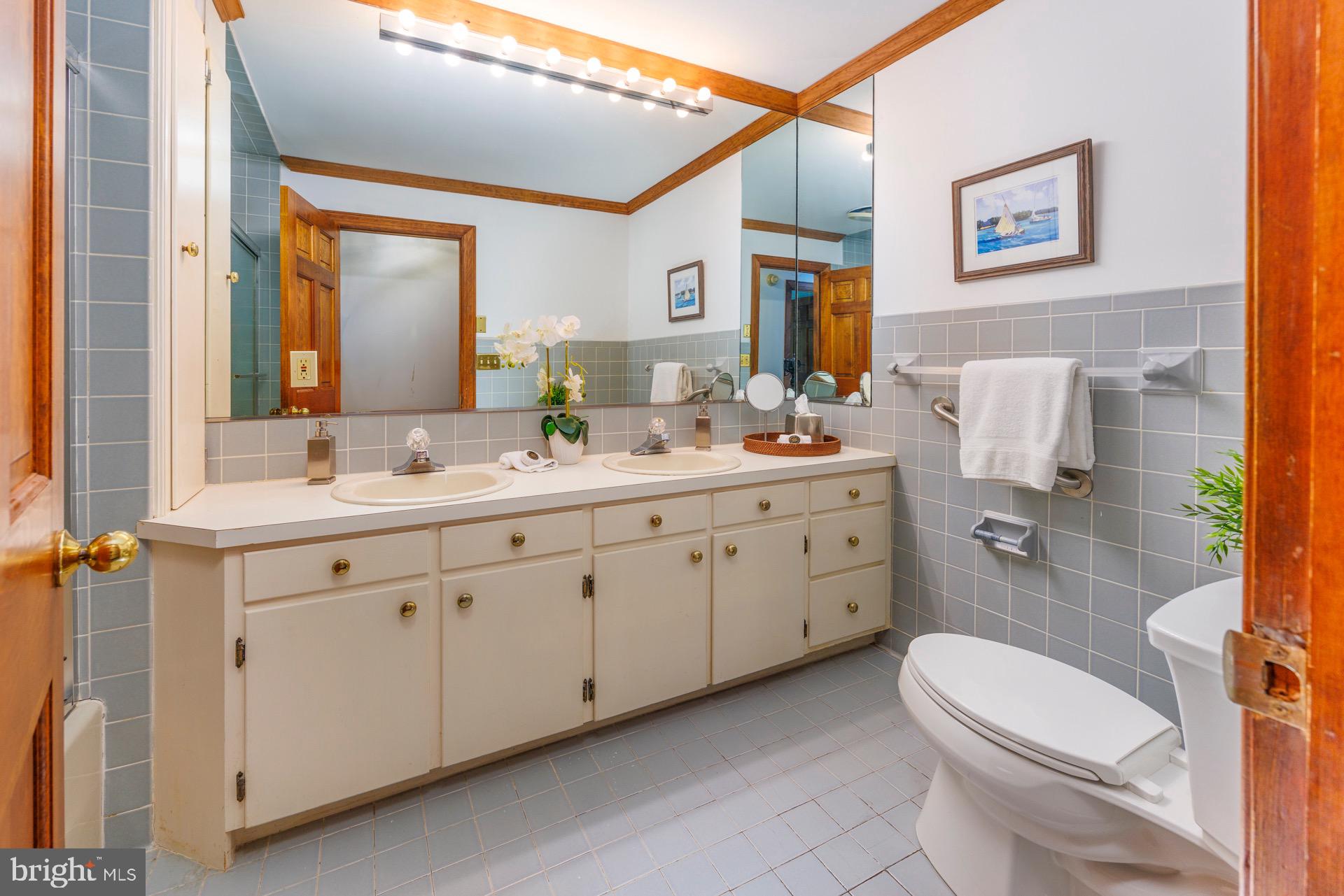 DEEP NECK - Residential