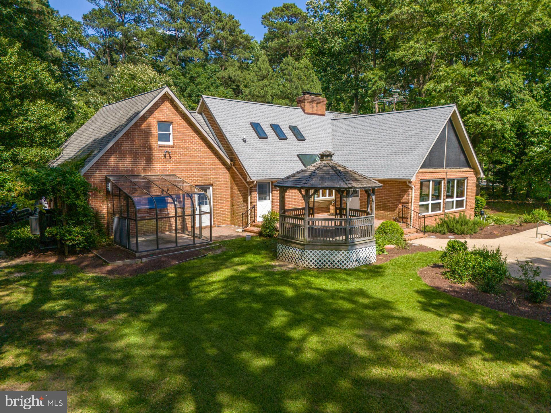 DEEP NECK - Residential