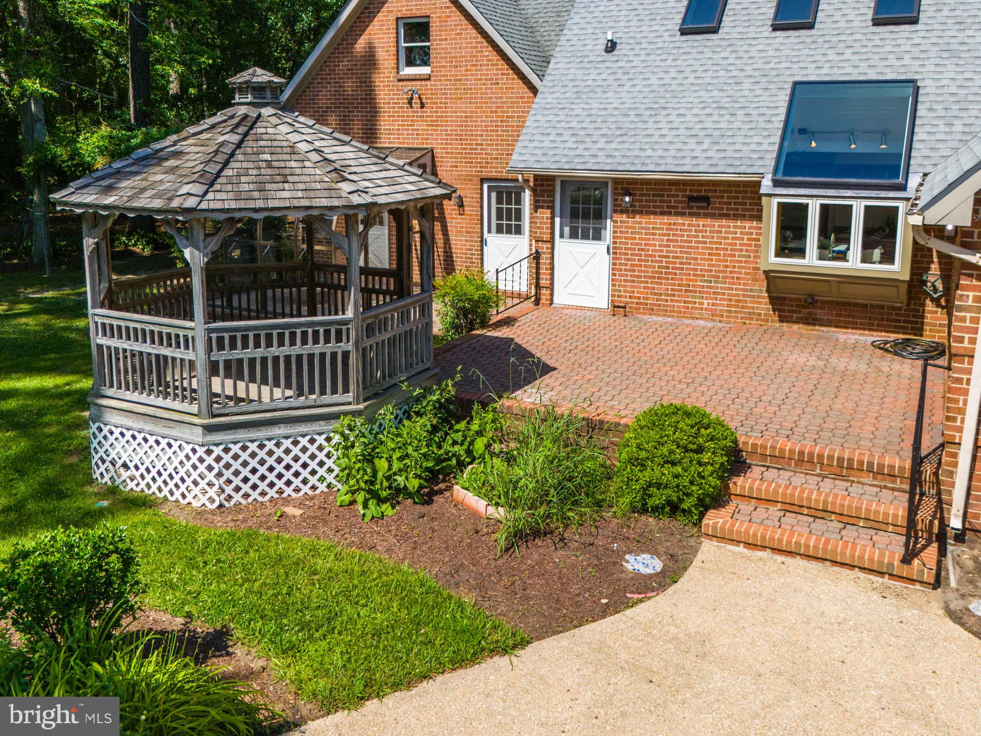 DEEP NECK - Residential