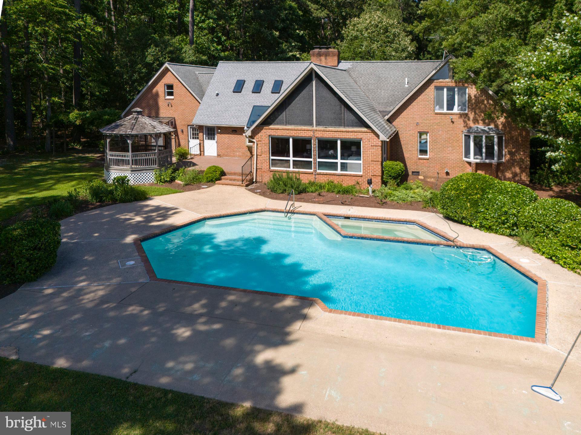 DEEP NECK - Residential