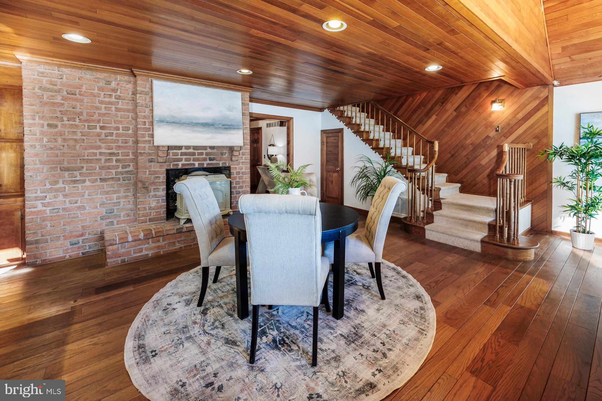 DEEP NECK - Residential