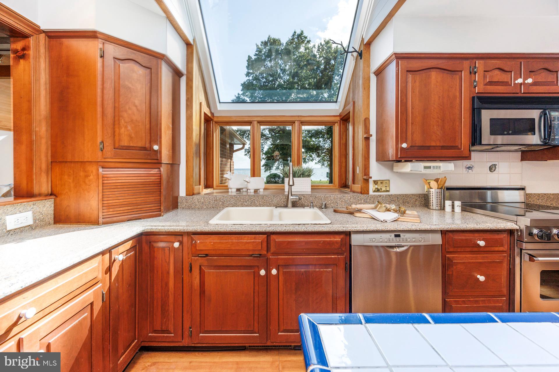 DEEP NECK - Residential