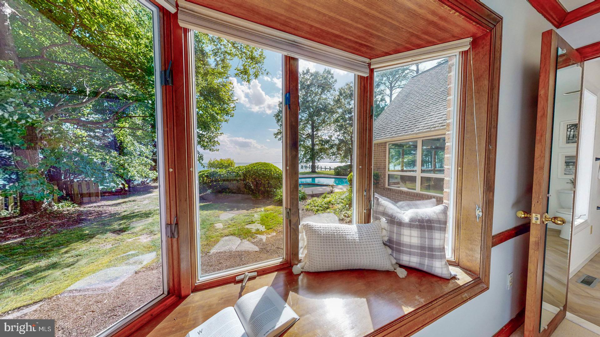 DEEP NECK - Residential