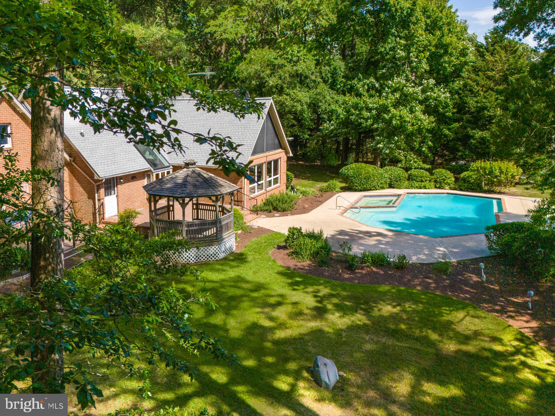 DEEP NECK - Residential