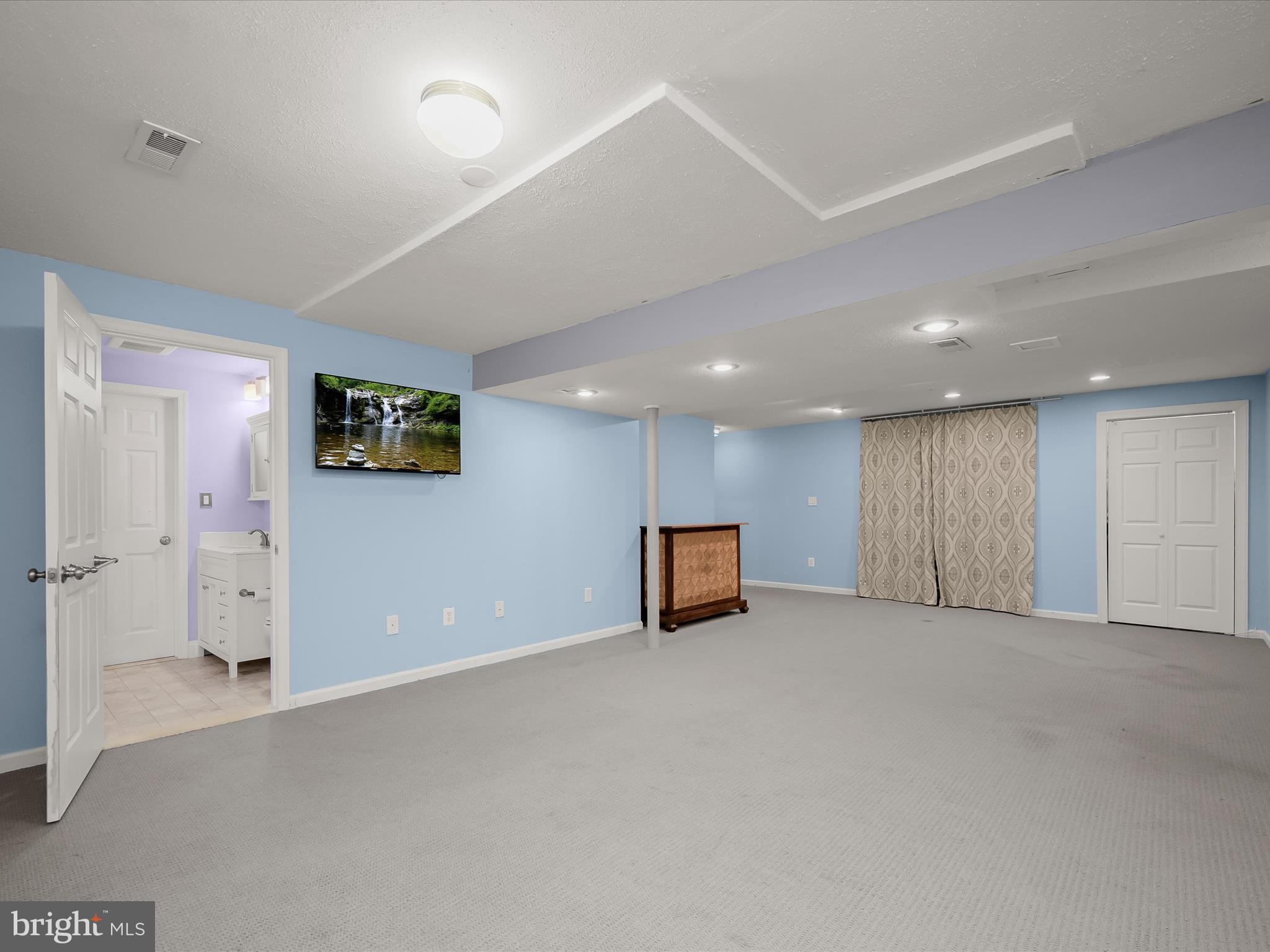 MONTGOMERY MEADOWS - Residential