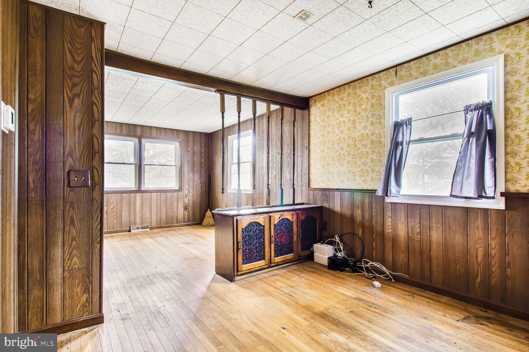 FERNGLEN MANOR - Residential