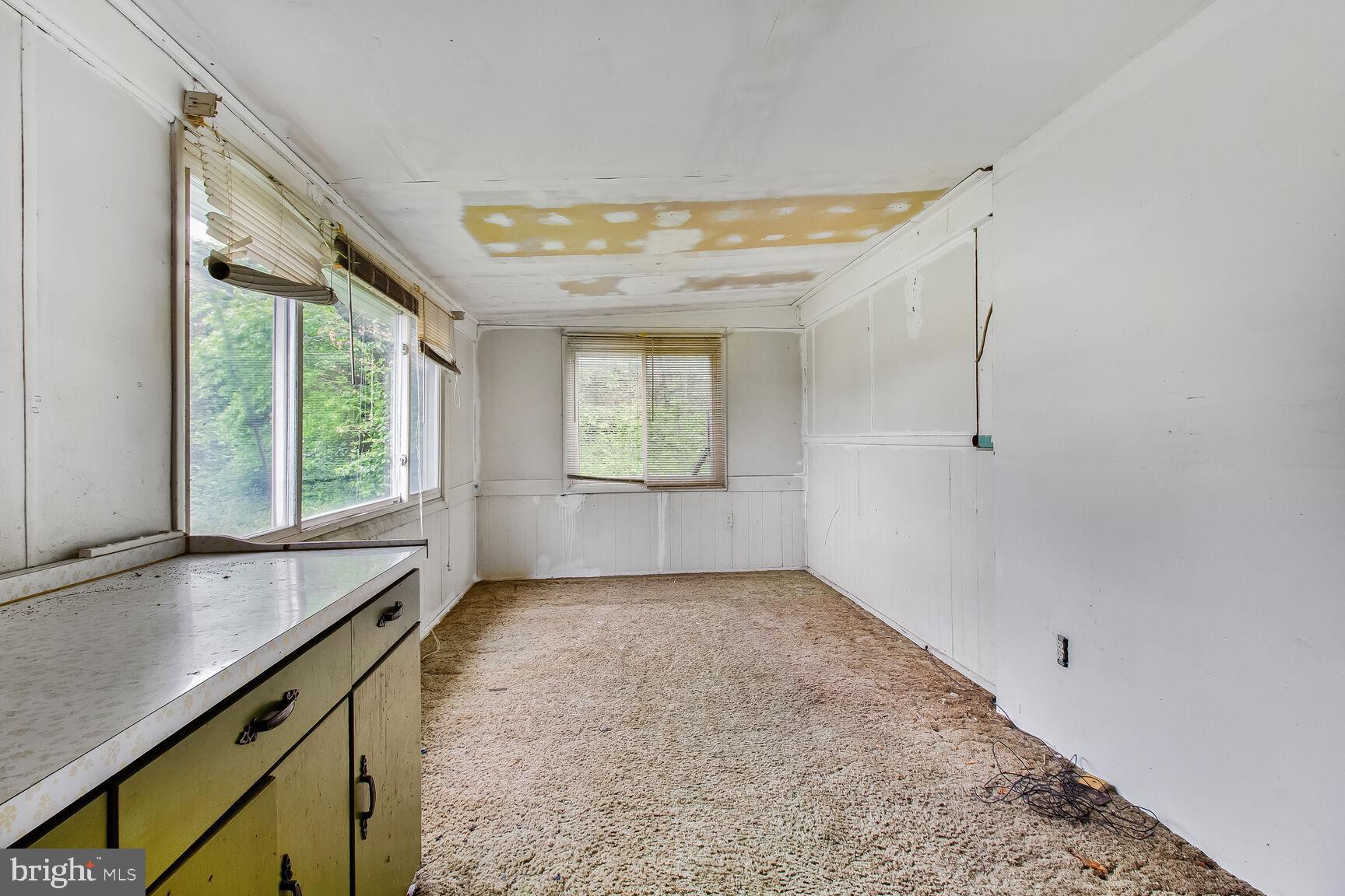 FERNGLEN MANOR - Residential