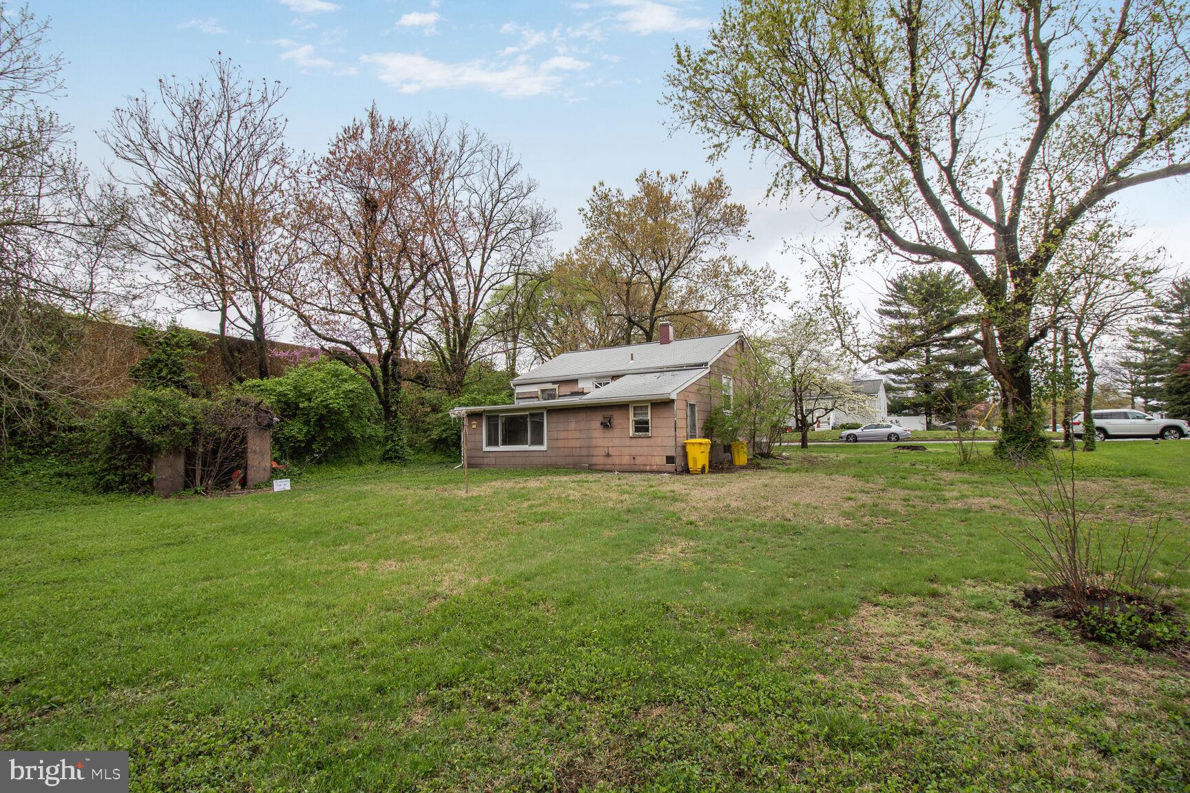 FERNGLEN MANOR - Residential