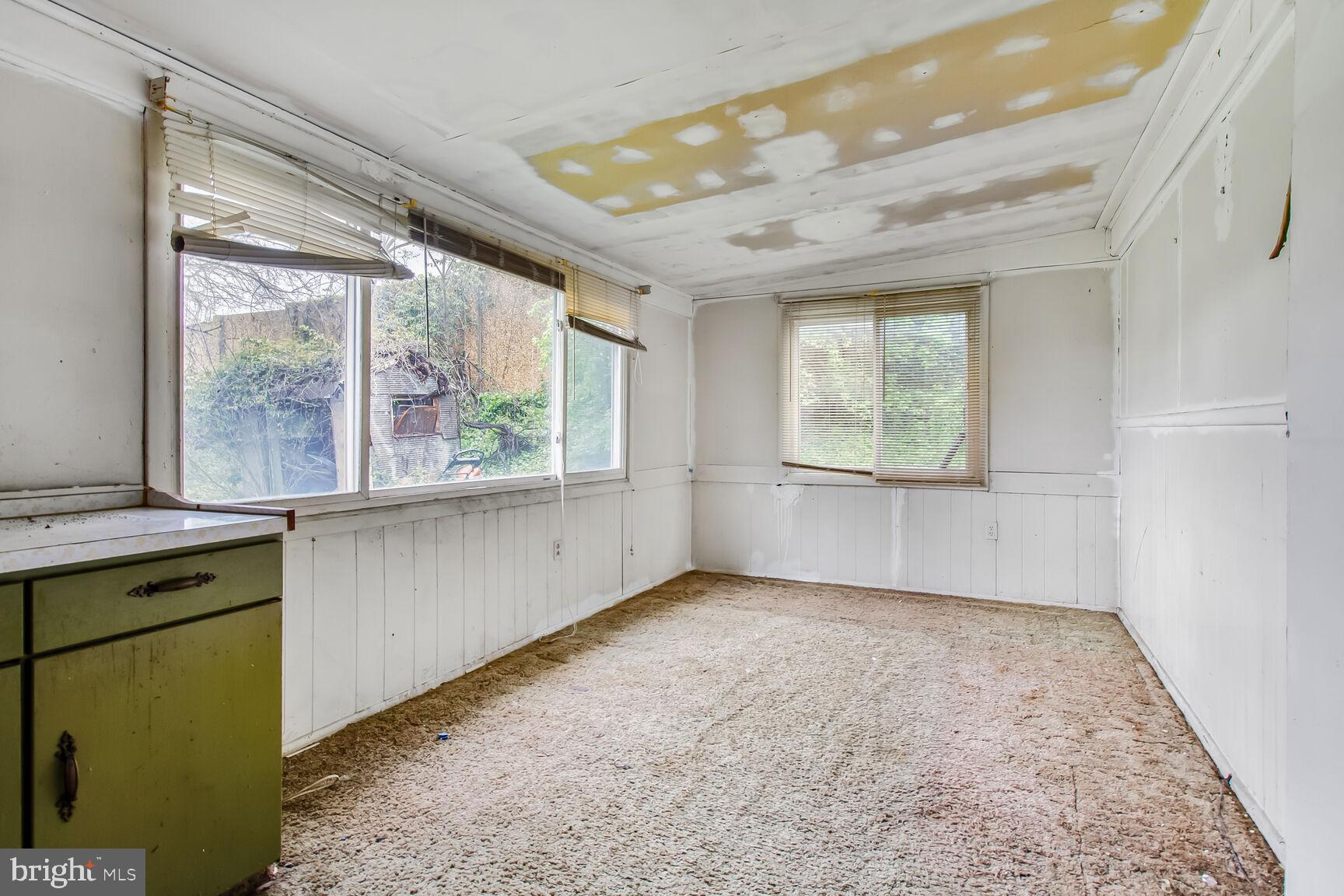 FERNGLEN MANOR - Residential