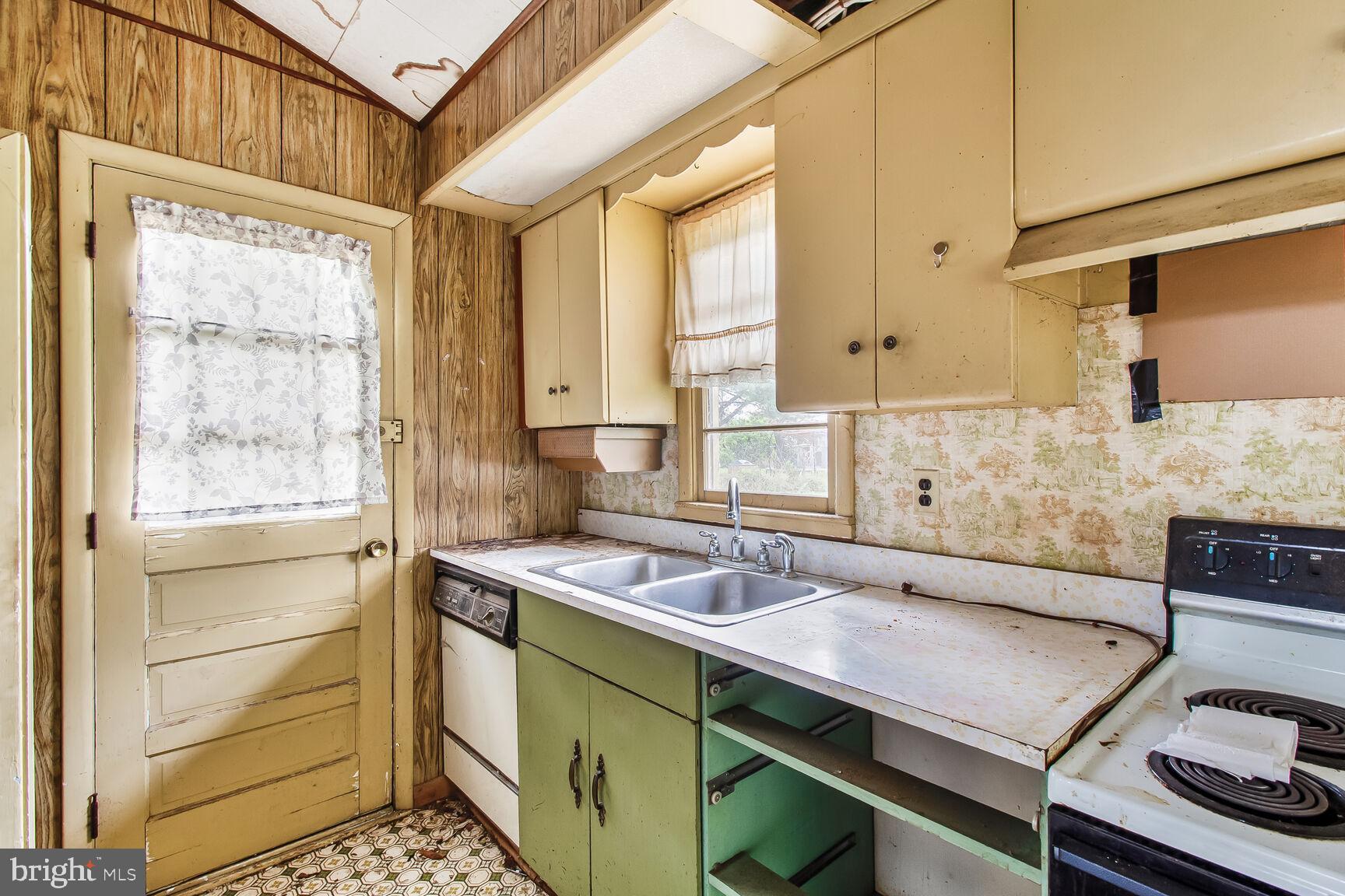 FERNGLEN MANOR - Residential