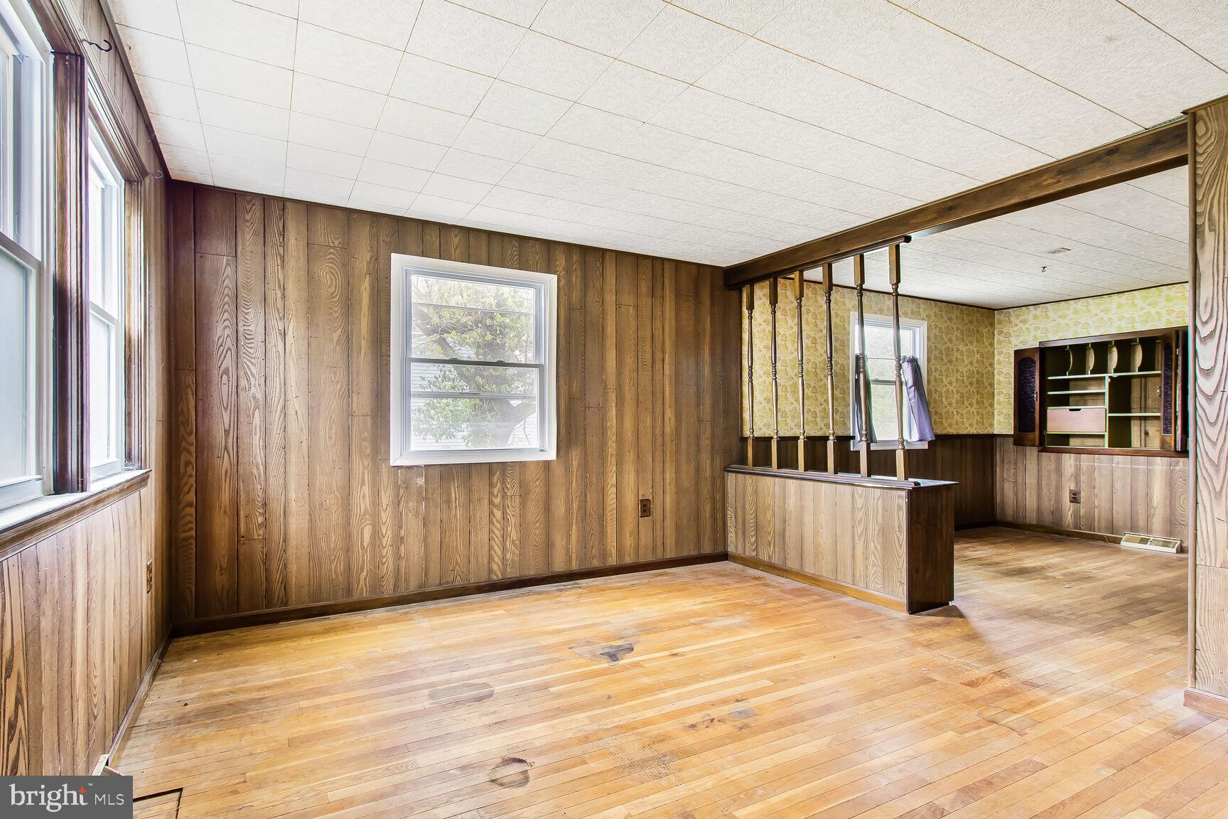 FERNGLEN MANOR - Residential