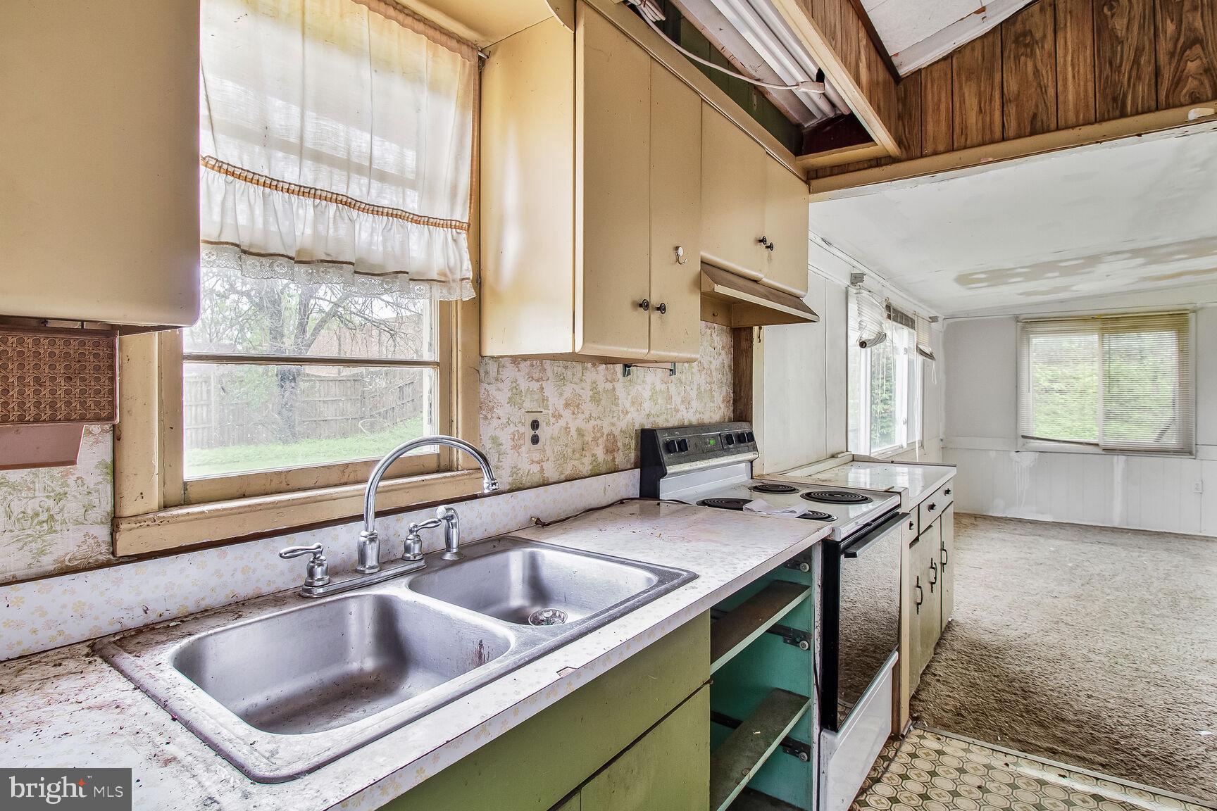 FERNGLEN MANOR - Residential