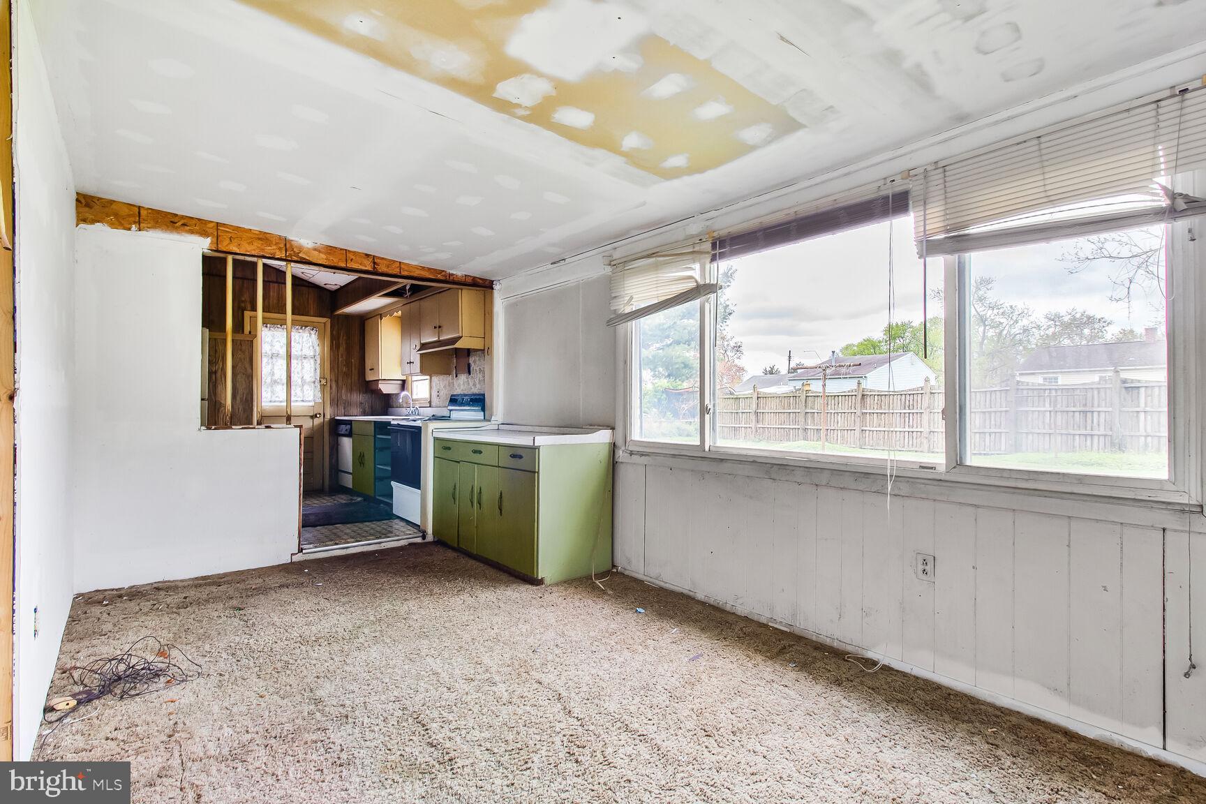 FERNGLEN MANOR - Residential