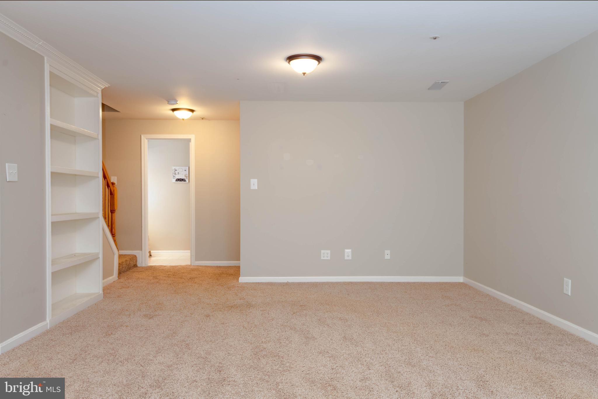 CONSTANT FRIENDSHIP - Residential