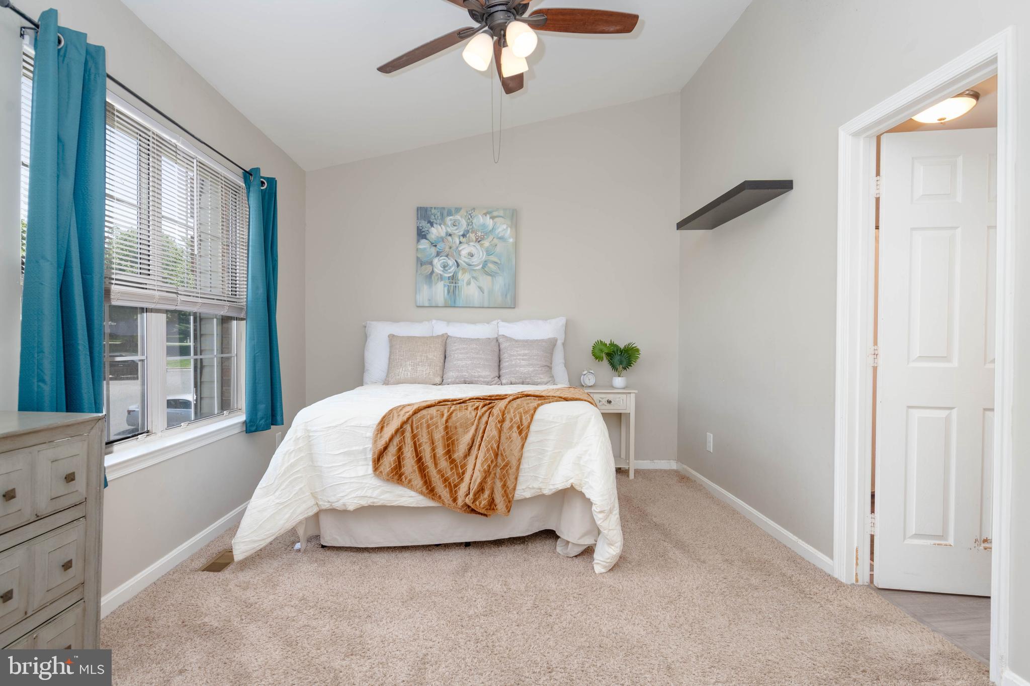 CONSTANT FRIENDSHIP - Residential