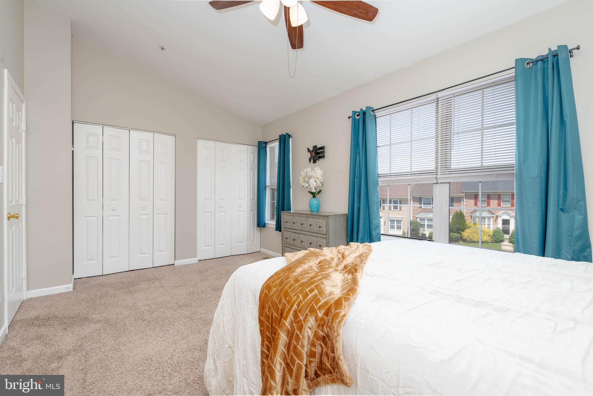 CONSTANT FRIENDSHIP - Residential