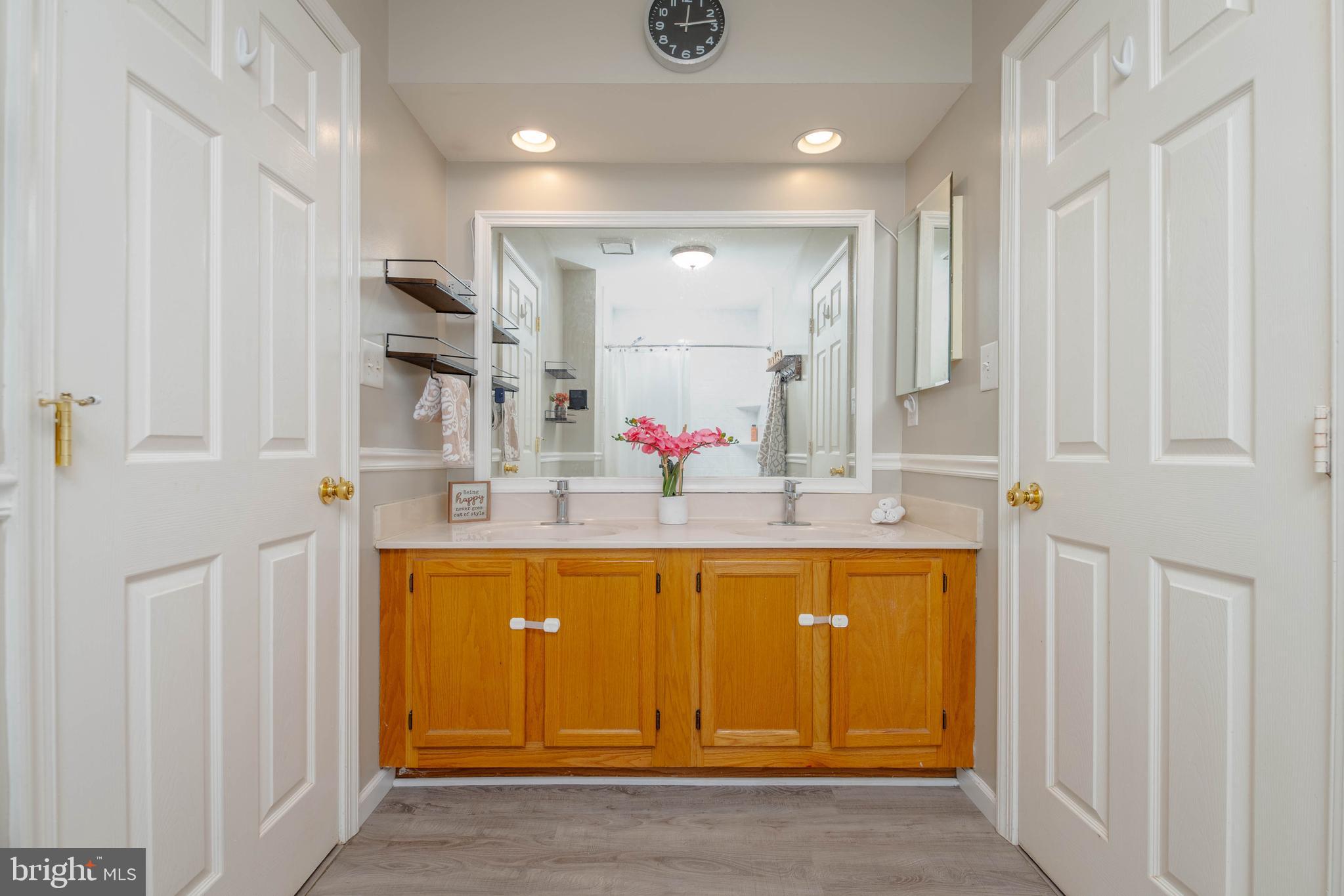 CONSTANT FRIENDSHIP - Residential